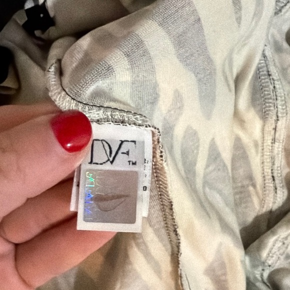 Diane Von Furstenberg Black and White Patterned Wrap Midi Dress - Picture 4 of 4